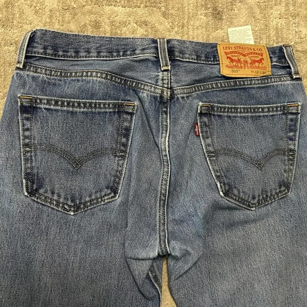 Levi’s 505 Jeans Size 32x30 Classic Fit Blue Denim Straight Leg Medium Wash